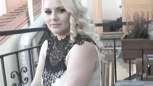 Busty doğal adım anne alır büyük horoz masaj milf