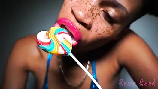 Parlak dudaklı lolly tarafından sikiliyor (standart tanım)