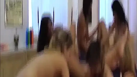 Sarışınlar ve esmerler grup grup sekste amcık yalıyor