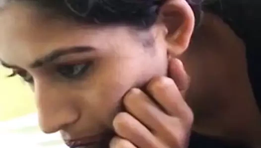 Hintli kız arkadaş