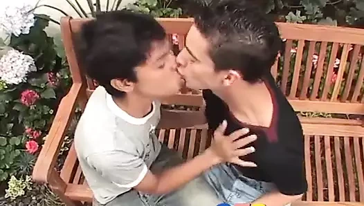 Seksi göt twink samir gets onun göt kırık tarafından büyük çük miguel