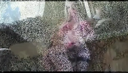 Ateşli sarışın hatunlarla anal üçlü seks