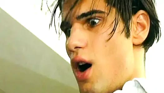 Alman sürtük barda masada sikiliyor