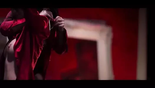 Naughy sürtük tıknaz yarağa binmeden önce dildo sikişinin tadını çıkarıyor