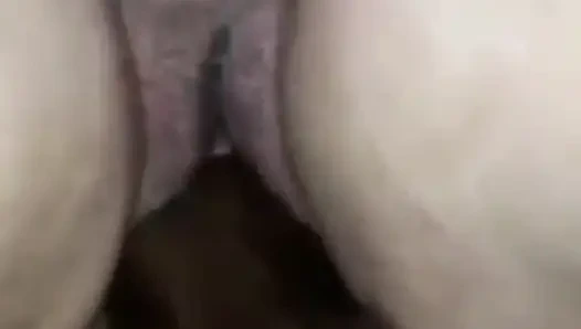 Yumruk sokma Polonyalı iri güzel kadın yoğun inleyerek fışkırtarak orgazm oluyor