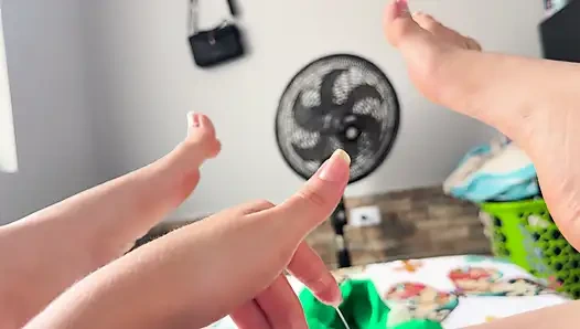 Her sabah komşumun karısıyla seks yaptığını duyuyorum ve bana bunu onun da yapmasını istiyorum.