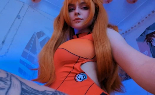 Tatlı Anna cosplay ve anal tıkaç seviyor