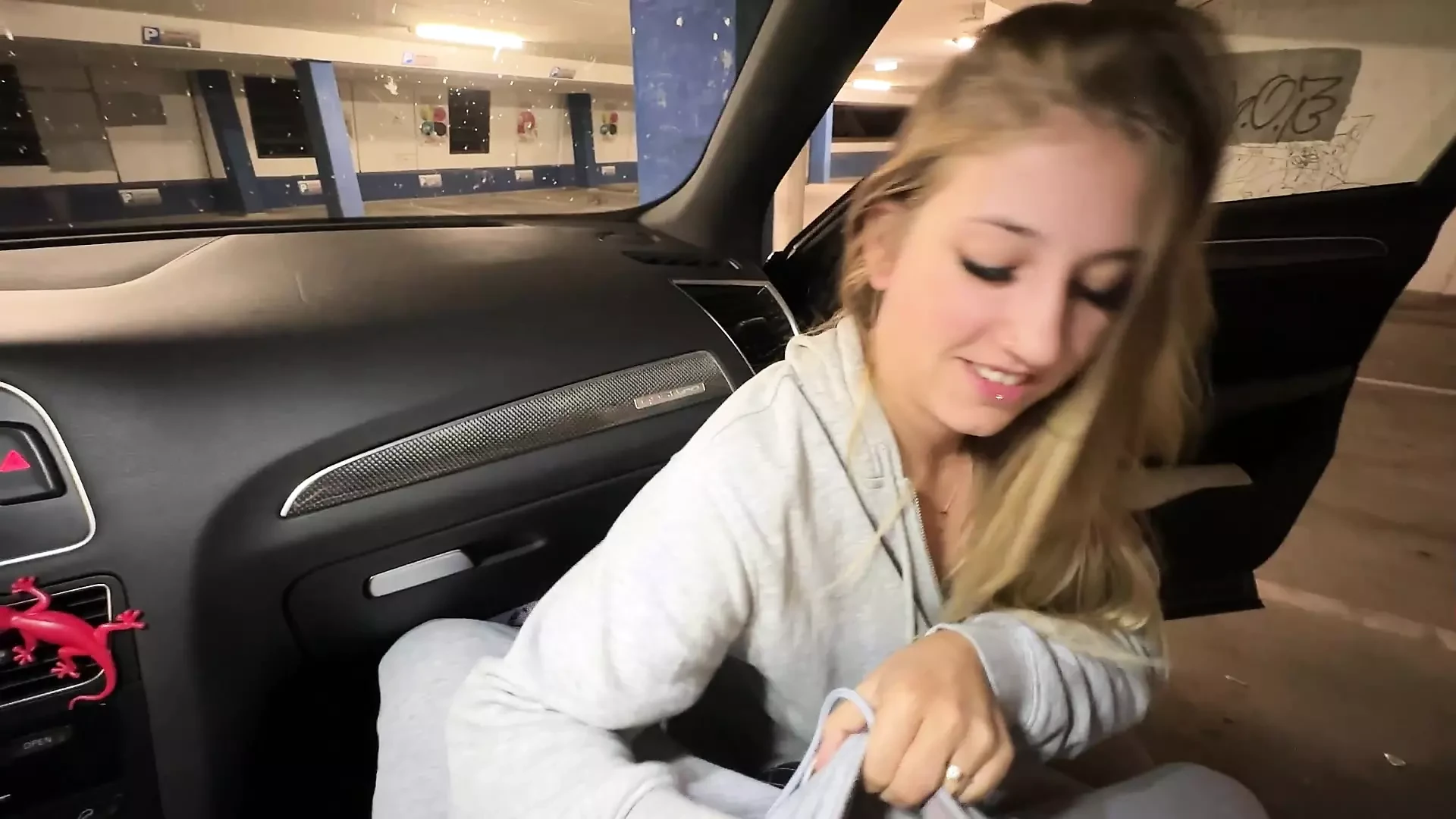 Fucked by stepbrother in the parking garage, until the creampie💦