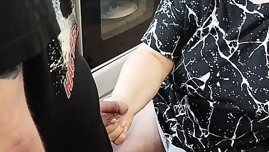 Derin bir saksodan sonra kayınvalide spermi dışarı attırıyor