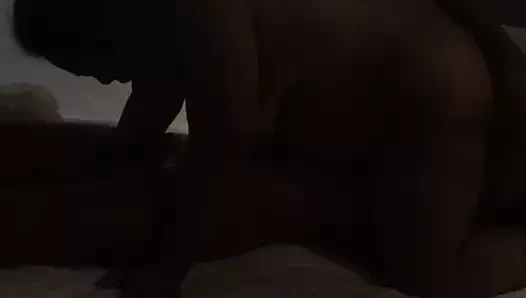 Karımı bir arkadaşımla paylaşıyorum.