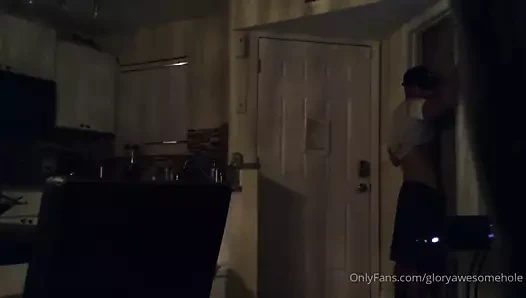 Yeni duvar deliği video ateşli adam emiyor