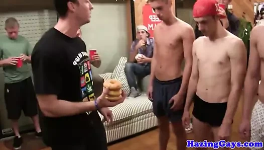 düz hunky frat aşağılanmış ile analsex