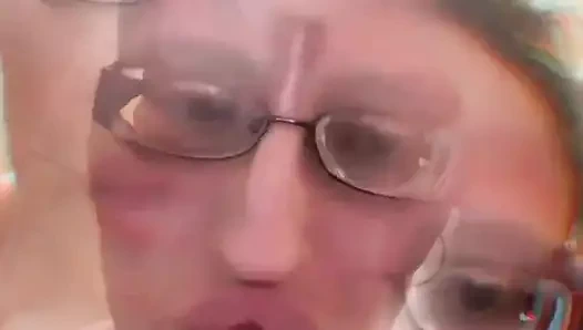 Esnemeden geniş ağzımı kapatmak zor