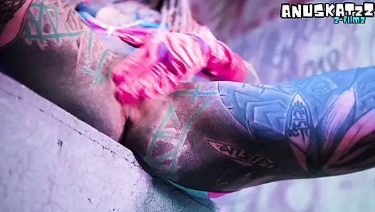 Dövmeli kız oyuncaklarla tek başına çifte penetrasyon - anal mastrubation - atm, gotik, serseri, dp