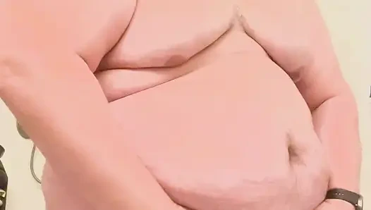 Obez Amerikalı domuz bubba burly chub şişman götünü ve yarağını teşhir ediyor