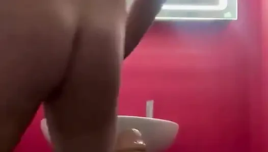 Sert yarağının üzerinde hastalanıyor