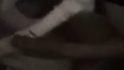 Beyaz sürtük büyük zenci yarağını içine alıyor