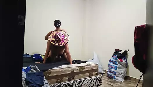 MASKELI PARTILER!! MASKELI MISAFIRLERLE TOPLANTıDA BIR YABANCıYLA SIKIŞTIM. GERÇEK SEKS