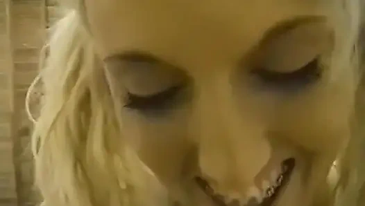 Fiona Cheeks edepsiz yarak emiyor