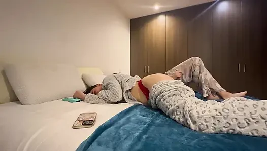 Vajinalarımızı ovuşturmayı seviyoruz