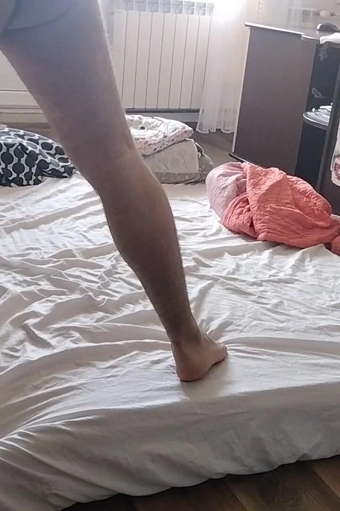 Orgazm olmak için karısının amını yalıyor.