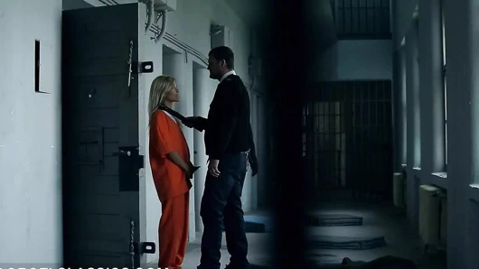 Lola Reve ve Ferrera Gomez hapiste anal üçlü seks yapıyor