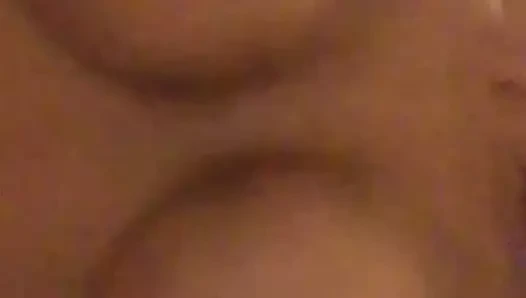 Kız arkadaşının büyük göğüsleri zıplıyor