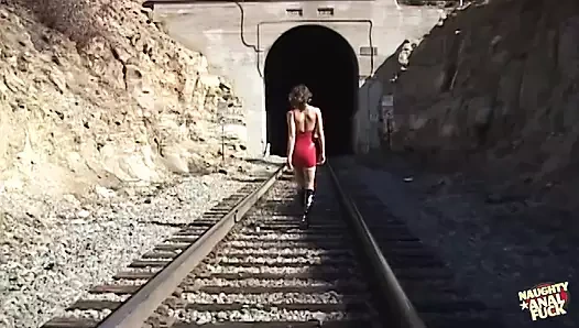 Dört büyük yarak Amber Rain'in deliklerini tekrar tekrar açıyor ta ki hepsini boşaltana kadar