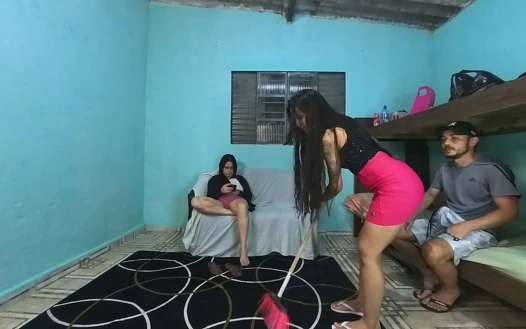 Karımın arkadaşının götünü gördüğümde ereksiyonumu kontrol edemem