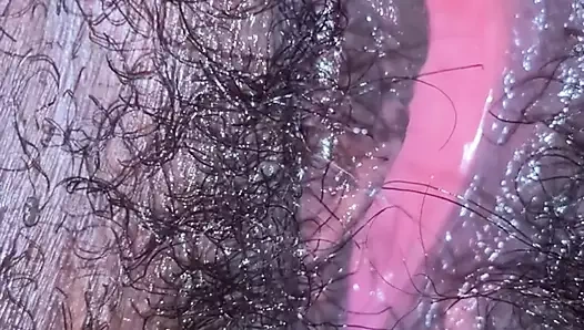 Tatlı siyah amcık oynuyor