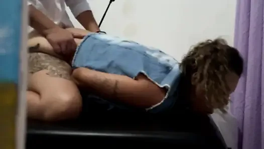 Onschuldig examen wordt wild - cardiopedist verleidt en neukt patiënt