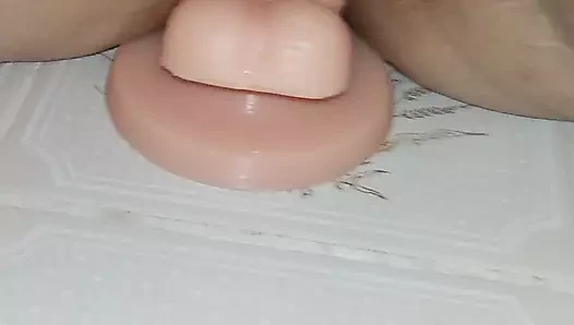 Tombul kız sikikleri ona kedi sıcak