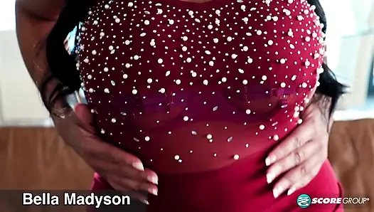 Bella Madyson: büyük memeli iç çamaşırı güreşçisi