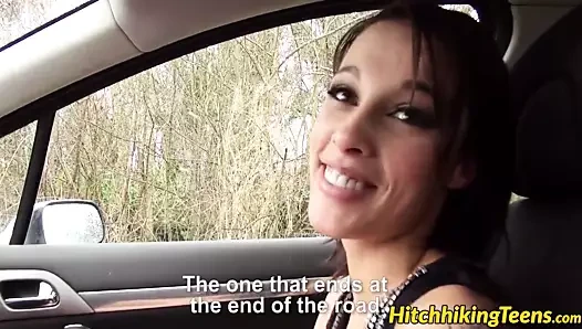 Dik genç nikita bellucci Başlarken ona kedi çarptı sert