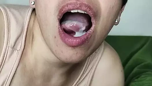 Parmaklardan ve bonus parçadan döl yalama: şipşk! Oral seks ve boşalma