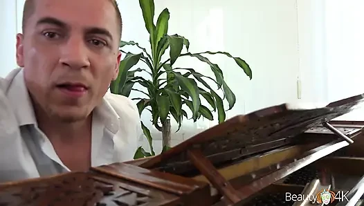 Dört elle piyanodan sonra ateşli ön sevişme