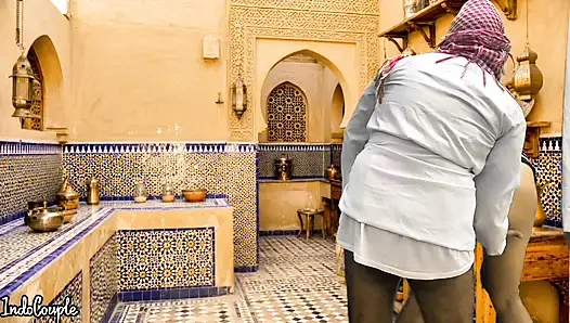 Suudi koca ve İranlı evli kadın mutfakta