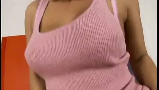 Büyük göğüslü beyaz ev kadını kocasını adamla aldatıyor