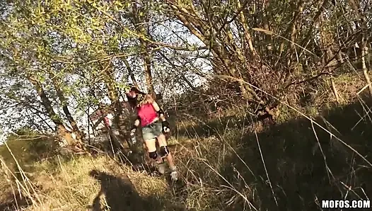 Halka açık pikaplar - boşta üniversiteli bir piliç bir sapık oyunu ve katie'nin tüm ıslak delikleriyle oynadım.