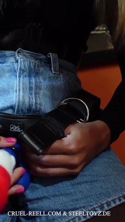 "Zalim kovma ile nihai zevk: Steeltoyz'un evrensel ağır hizmet koşumu" dan duygusal an