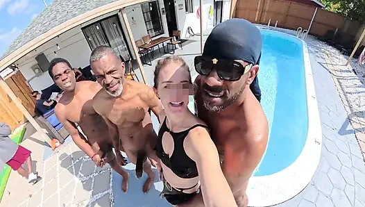 Süper sürtük richard mann ve 2 büyük zenci yarağı amazon dp ile sikişiyor