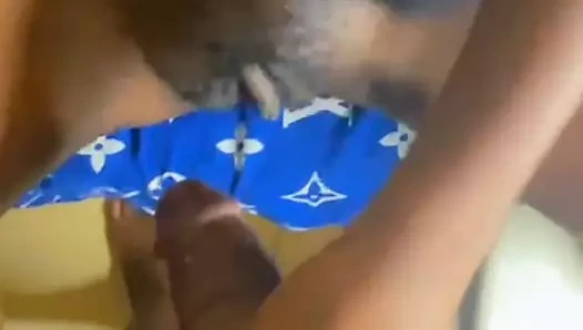 Amcığı kremsi suluvalley olana kadar onu siktim