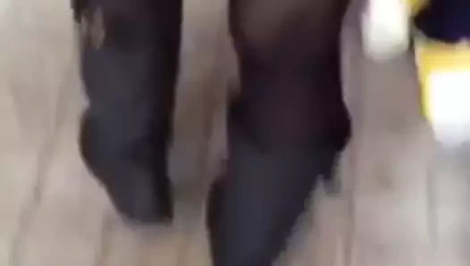 Asyalı kadın asansörde