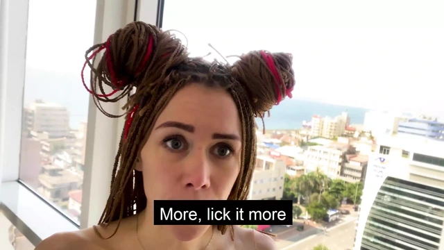 Beklenmedik komşum amcığımın içine boşalıyor ve telefonuma her şeyi kaydetti