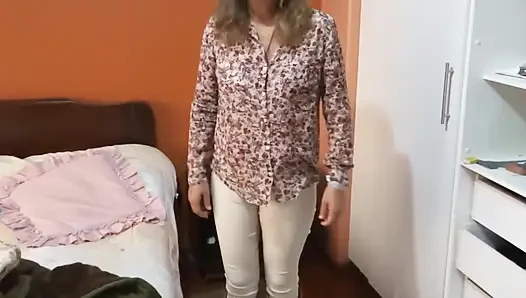 İlk kez üvey oğlumun önünde mastürbasyon yaptım ve birbiri ardına üç kez geldi.