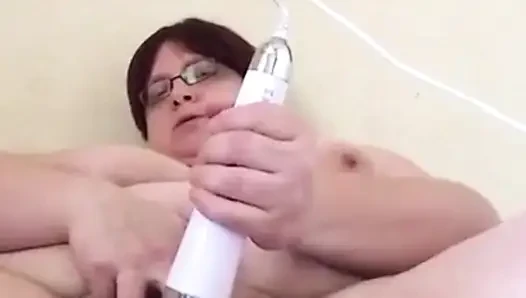 İri güzel asa ve dildo yüksek sesle bacak sallıyor yoğun çoklu orgazm
