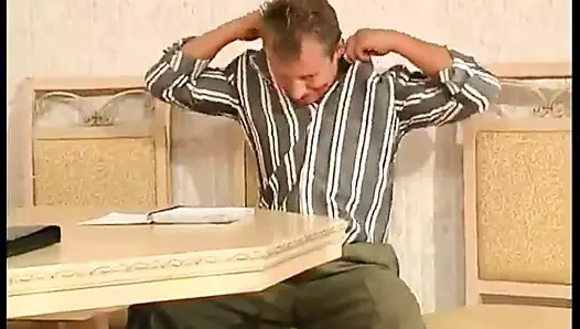 Anne üvey oğlu sikişiyor