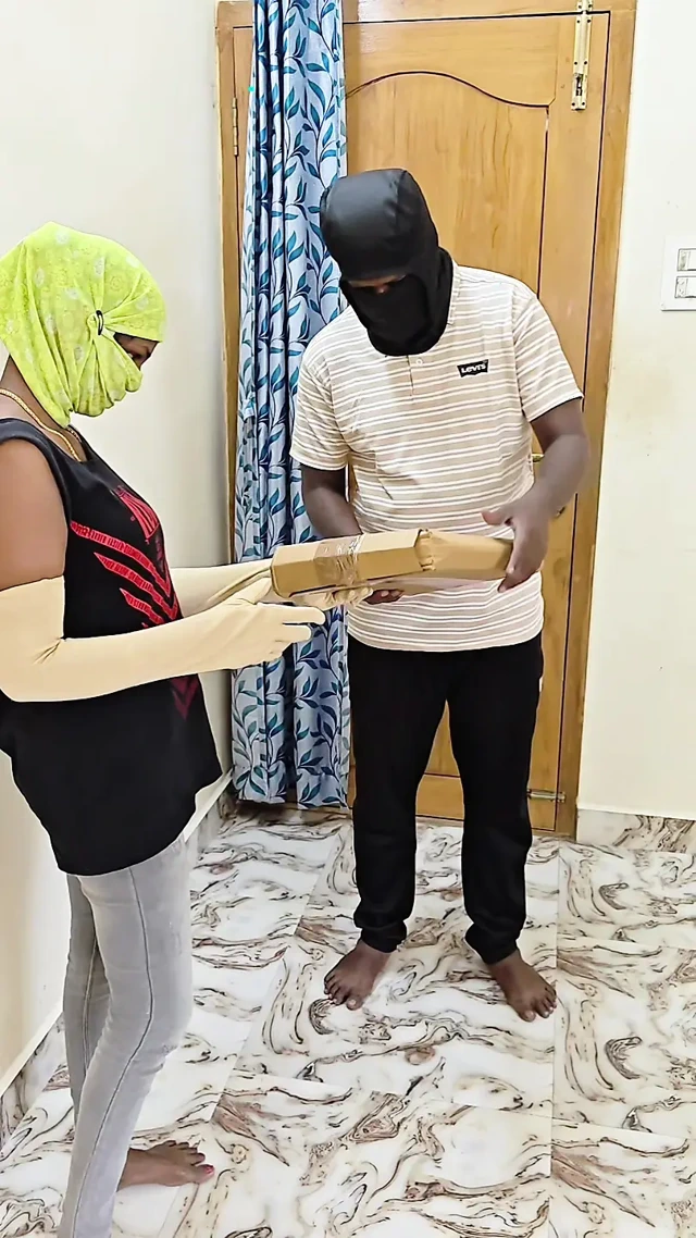 Delivery Boy Unexpected Fucks Lonely Girl