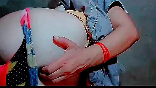 Yalnız bir köyden bir kız, arkadaşım yok, hayatımı yalnızlık içinde geçiriyorum.