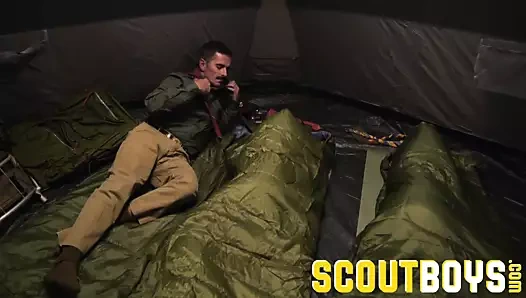 Scoutboys austin genç becerdin dışında içinde çadır tarafından büyük baba